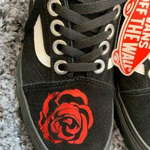 Old Skool VANS with red rose